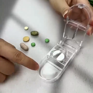 ที่ตัดยา กล่องแบ่งยา pill cutter รุ่นใหม่ ใบมีดสแตนเลส คม ทน แบ่งยาได้เท่ากัน พร้อมส่ง