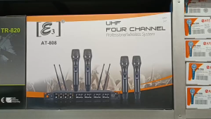 ชุดไมค์ลอยคู่ ดิจิตอล แบบถือ 4 ตัว E3 รุ่น AT808 ความถี่คลื่นใหม่ UHF ตามใบอนุญาตการใช้งานคลื่นวิทยุของ กสทช