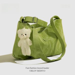 กระเป๋าถือผ้ากำมะหยี่ UR ความจุขนาดใหญ่ น้ำหนักเบา กระเป๋าสะพายข้างแบบสะพายข้างสำหรับเดินทางแบบลำลอง กระเป๋าถือ PU สำหรับวัยรุ่น