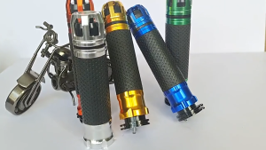 ปลอกมือ งานCNC ปลายแฮนด์ 1คู่ งานอลู มิเนียม สีชุบ ปลายกงจักร ปลอกแฮนด์ CCP อย่างดี กันลื่น ทนทาน สำหรับมอเตอร์ไซค์ทุกรุ่น มี 7สีให้เลือก ปอกมือแต่ง ไฮโซ