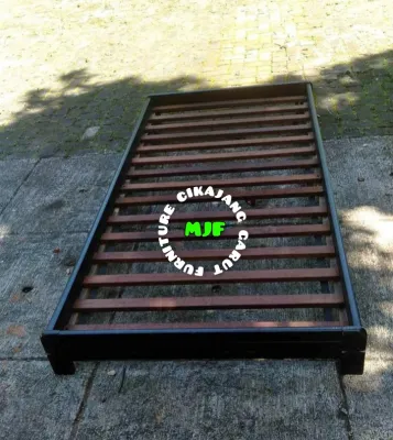 Ranjang kayu lesehan/Tempat tidur kayu minimalis modern/Dipan pendek/Ranjang kayu pendek/Tempat tidur pendek/Dipan lesehan/Tempat tidur lesehan/Dipan kayu pendek/Alas tidur pendek/Tempat tidur kayu pendek/Ranjang kayu Japan/Ranjang kayu minimalis pendek