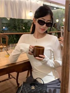 เสื้อยืดแขนยาวทรงสลิมฟิตสำหรับผู้หญิง ฤดูใบไม้ร่วง/ฤดูหนาว เสื้อชั้นในสไตล์อเมริกันแบบใหม่ 2024 เสื้อเชิ้ตชั้นในด้านในด้านนอกแบบสองด้าน