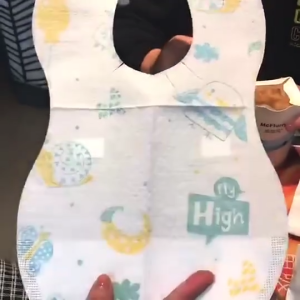 SKISOPGO 20 PCS Disposable Baby Bibs Individual Package Waterproof Drool Bib Feeding Paper Bib 一次性围兜