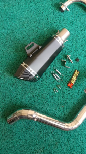 Gixxer 155 ( carb type ) stainless elbow + resonator on Akrapovic hexa tip with silencer