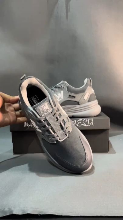 SNEAKERS NewMeels CozyWalk GREY TO WHITE SNEAKERS OUTDOOR SPORT RINGAN EMPUK ANTI SELIP