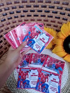 Kartu undangan ulang tahun isi 30 pcs bahan paper glosy FREE PLASTIK KARTU ukuran 10x10 cm undangan ultah custom/kartu ultah anak karakter
