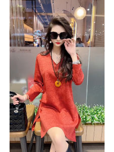 ชุดเดรสสีแดงหรูหราสไตล์จีนใหม่สำหรับผู้หญิงในช่วงฤดูใบไม้ผลิและปีใหม่ ชุดเดรสยาวเอวสูงแขนยาวคอวี