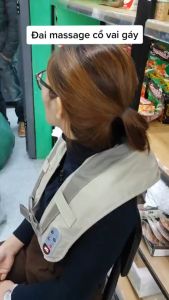 Đai massage đấm lưng vai cổ gáy Neck Shoulder W-808 cao cấp hỗ trợ giải tỏa căng thẳng giảm đau nhức nhanh chóng.