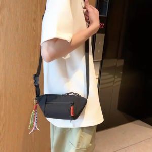 กระเป๋าสะพายข้าง คาดอกใบเล็ก รุ่น N902 *แถมฟรี* พวงกุญแจ ผ้าไนล่อนกันน้ำ สำหรับใส่มือถือ บัตร ธนบัตร เหรียญ [5 สี ขาวดำเขียวส้มเหลือง]