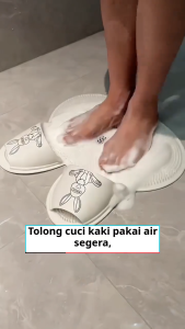 Sikat mandi dan gosokan mandi praktis untuk cuci kaki sikat kaki malas dengan alas pijat anti selip di kamar mandi rumah