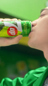 Thùng 24 Chai Nước Ngọt Giải Khát Có Gaz 7Up (600ml/chai)