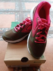 SEPATU WANITA LEGAS RUNING