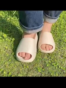 รองเท้าแตะ รองเท้าแฟชั่น รองเท้าแตะแบบสวม นิ่มใส่สบาย ใส่ได้ทั้งผู้หญิงและผู้ชาย มี ให้เลือก2 สี