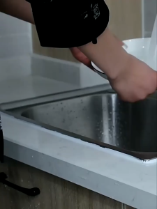 Kitchen Sink Barrier Bathtub Seal Self-Adhesive Splash Guard / Kitchen Bathroom Countertop Water Stopper