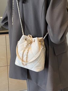 Fashionable Chain Strap Bucket Bag Casual Soft Crossbody Bag with Drawstring Diamond Pattern Popular Element for Young Women