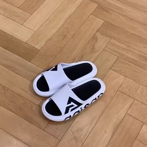 Tsion ฮอตมาก รองเท้าแตะพื้นนุ่ม รองเท้าแฟชั่นผู้ชาย มีให้เลือก 5 สีสุดล้ำ สกรียลายด้านข้างสุดเท่ไม่ซ้ำใคร ใครเห็นเป็นต้องว้าว