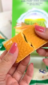 Combo 3 Hộp Bánh Bông Lan Quasure Light Cốm Bibica 180gr dành cho người ăn kiêng tiểu đường