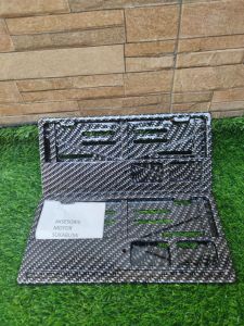 DUDUKAN NOMER PLAT MOTOR UNIVERSAL CARBON MENGKILAP