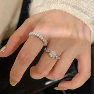 Retro French Luxury Elastic Four Leaf Clover Snowflake Ring Necklace Diamond Flashing Hand Bracelet Fashionable Jewelry