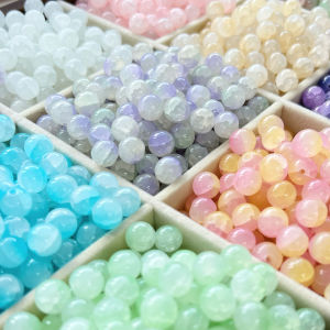 สร้อยข้อมือลูกปัดลูกปัดกลมสองสีสไตล์โบราณ เครื่องประดับ DIY สำหรับผู้หญิง ลูกปัดแก้วหลากสีสัน ลวดลายดอกไม้ ลูกปัดหยก