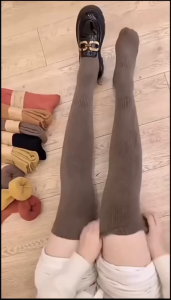 Tất Ống Qua Gối Chất Liệu Siêu Mềm Mịn Thoáng Mát Dễ Chịu Siêu Quyến Rũ Dành Cho Các Chị Em Là Chiếc Tất Nên Có