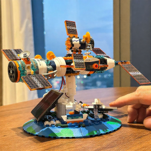 MOTUAN | Space Station Rocket Assembly Block Model