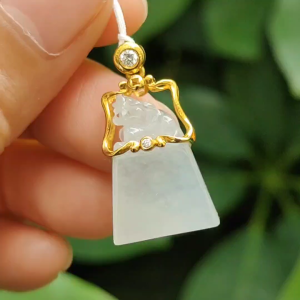 Good Translucent Quality Natural Type A Jadeite Jade crafted as pixiu set with 18k gold as pendant certificate weighs 4.74 grams measurement 25.1 * 13.8 * 7 mm (18kp62)