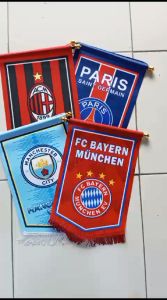 Vandel Segi Lima: Bendera Gantung Klub Sepakbola Liverpool & Chelsea