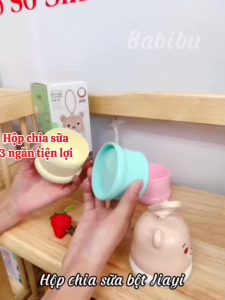 Hộp chia sữa bột cho bé 3 tầng siêu tiện lợi họa tiết hình gấu cực xinh - Ngăn chia sữa bột cho bé đi học