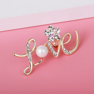 Fashionable Letter Pearl Brooch Pin for Women High End Elegant Diamond Pearl Chest Flower Suit Pin Anti-Light Exposure