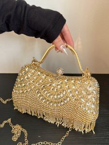 Fashionable Evening Clutch Bag Womens Diamond Embedded Chain Shoulder Crossbody Bag for Banquet Stylish Trendy Small Square Bag