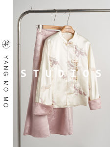 ชุดเสื้อเชิ้ตแขนยาวและกระโปรงสั้นสไตล์จีนใหม่ ชุดฤดูใบไม้ร่วง ชุดลำลองสำหรับผู้หญิง สไตล์ย้อนยุค ลายผ้าจีนโบราณ