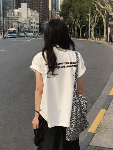 White Cotton Short Sleeve T-Shirt: A Youthful Loose Fit Summer Fashion
