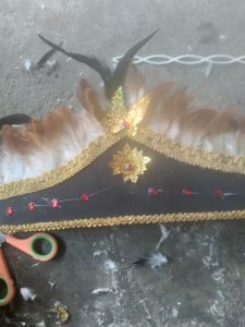 MAHKOTA BULU DAYAK KALIMANTAN HIASAN KEPALA (NO KERTAS)