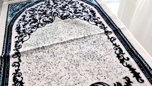 Sajadah Turki Cream Elegan Motif Abstrak 70x110