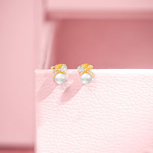 ZHOU LIU FU 周六福 S925 Sterling Silver Freshwater Pearl Earrings Cute Bow Studs Cubic Zircon 18K Gold Plated Hypoallergenic Earring for Women Girl X0914200