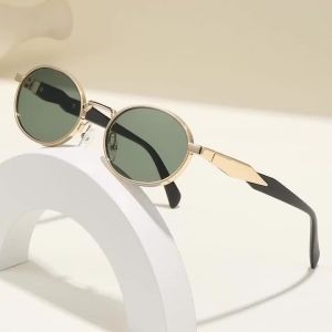 A Pair of Retro Luxury Style Oval Frame Glasses Suitable for Both Men and Women Fashionable and Versatile