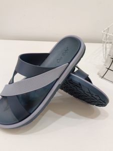 Original Beach Slippers Mens High-End Slip-On Summer Outdoor Wear-Resistant Anti-Slip Pure Rubber Slippers Comfortable Casual Sandals