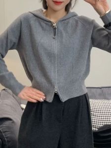 เสื้อคาร์ดิแกนถักมีฮู้ดสำหรับผู้หญิง ฤดูใบไม้ผลิและฤดูใบไม้ร่วง 2025 ใหม่ สไตล์เกาหลี สีสันสดใส แฟชั่น เสื้อเชิ้ตแขนยาวแบบหนา