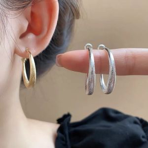 ต่างหูรูปวงกลมเงาหรูหราสำหรับผู้หญิง เครื่องประดับแฟชั่นอเนกประสงค์แบบทันสมัย ต่างหูแบบห้อยสไตล์เกาหลี