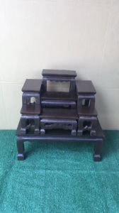 ชุดโต๊ะหมู่บูชา หมู่ 7 หน้า 4 สีโอ๊ค ไม้สัก ขนาด กว้าง 34 ซม. ยาว 48 ซม. สูง 43 ซม.