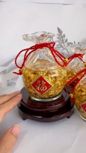 Túi vàng lá thủy tinh tài lộc tặng kèm đế gỗ đặt ban thờ thần tài trang trí nhà cửa
