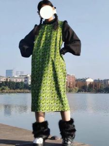 สีเขียว Panda Vintage ผ้าขนแกะ เรียงราย หนาขึ้น ยาว แขนกุด เสื้อคลุมธง เดรส ทรงเอ ฤดูใบไม้ร่วง ฤดูหนาว ผู้หญิง แฟชั่นสไตล์จีน