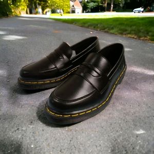 sepatu slip-on pria sepatu docmart pria wanita(ZAPATO) terlaris
