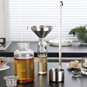 Home Use 304 Stainless Steel Wine Dripper Pouring Scoop Wine Server Wine Spoon Wine Hoist Kitchen Oil Dripper Metal Material