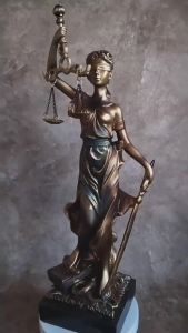 9.5X5X19cm Creative Retro Round Bottom Justice Goddess Statue Lawyer Office Ornament Gifts Home Living Room Sculpture Desk Decor