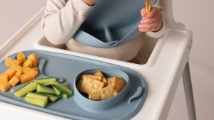 bbox Roll n Go Mealtime Mat with Spoon --- ( b.box australia toddler lunch dinner travel )