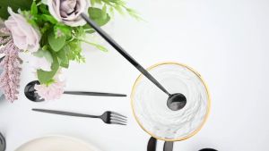 Pisau Set Sendok Garpu Perlengkapan Makan Cutrely Stainless Hampers Gift Kado 24 Pcs - Gold