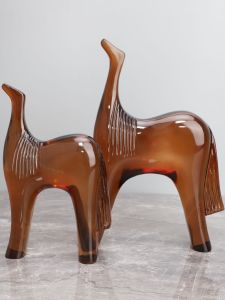 งานฝีมือโมเดิร์นเรซินสีน้ำตาล จิ้งหรีดตกแต่งห้องนั่งเล่น ชั้นวางเครื่องดื่ม ห้องตัวอย่าง ชั้นวางเครื่องดื่ม ประตูทางเข้า บ้าน ตกแต่งบ้าน