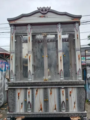 Lemari Pajangan Kristal Pilar 4 (Khusus Jabodetabekkar)